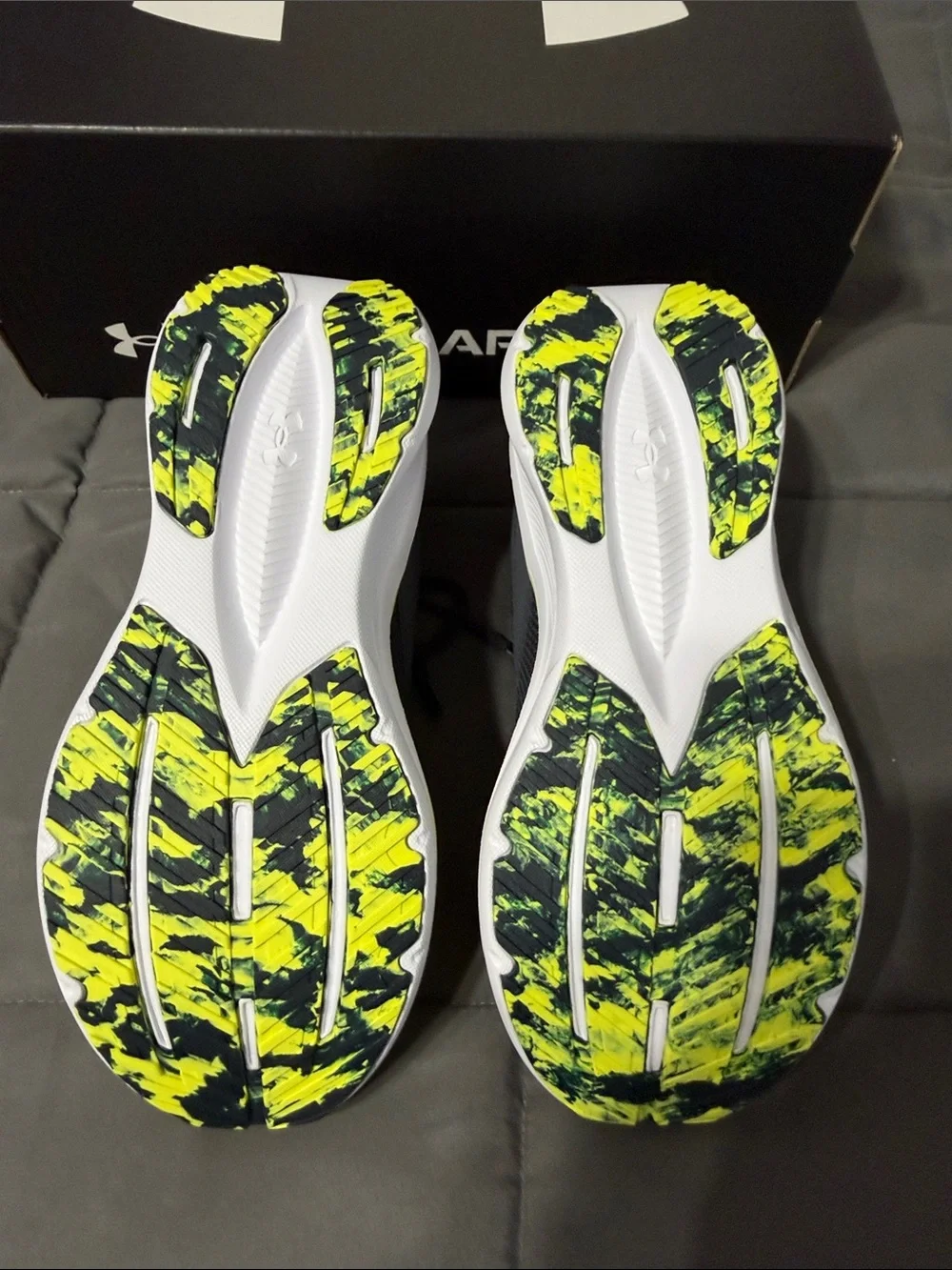 Under Armour BGS Assert 11  Size 7Y